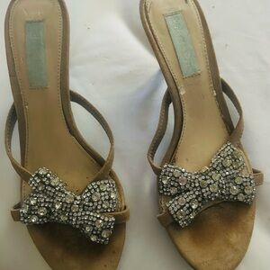 Betsey Johnson Taupe/Tan glam peep toe sandals with Rhinestone Bow size 7